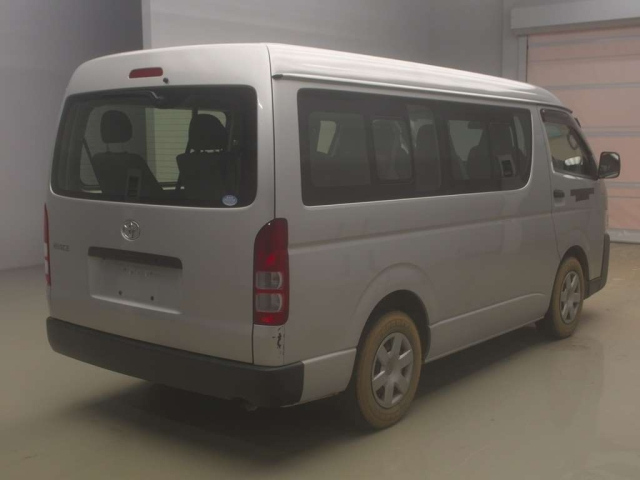 TOYOTA HIACE 2017