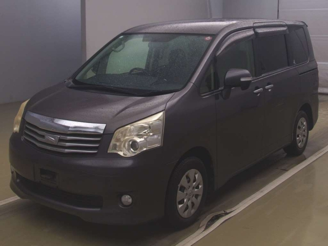 TOYOTA NOAH 2012
