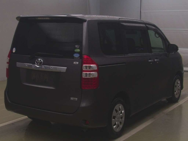 TOYOTA NOAH 2012