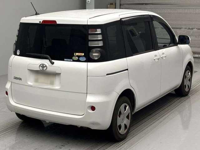 TOYOTA SIENTA 2010
