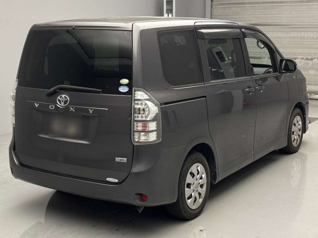 TOYOTA VOXY 2011