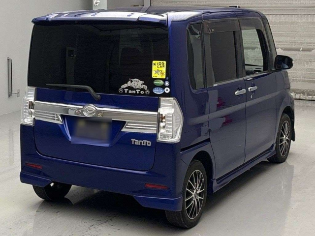 DAIHATSU TANTO 2015