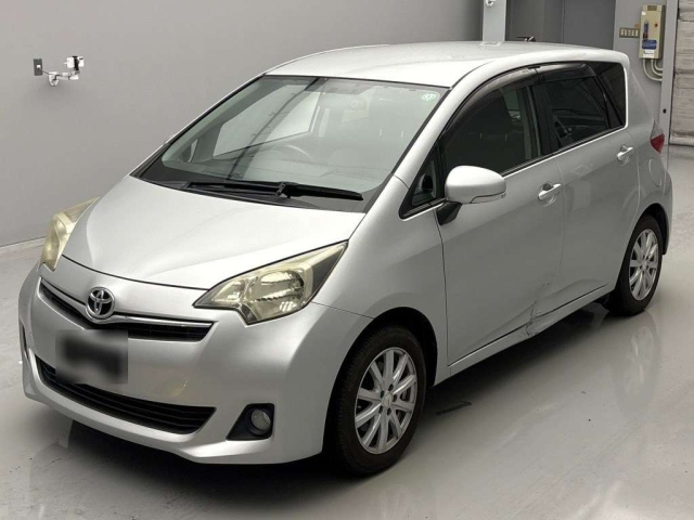 TOYOTA RACTIS 2011