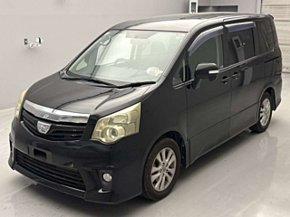 TOYOTA NOAH 2010