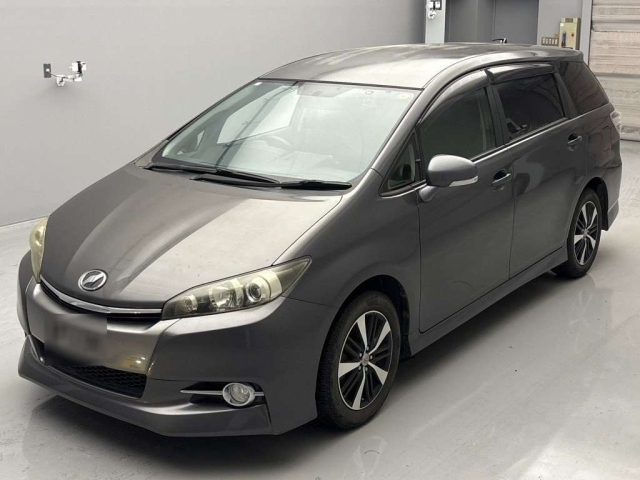 TOYOTA WISH 2013
