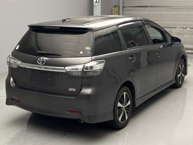 TOYOTA WISH 2013
