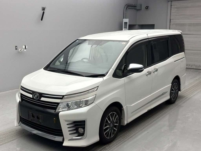 TOYOTA VOXY 2016