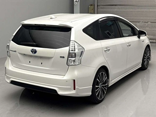 TOYOTA PRIUS ALPHA 2014