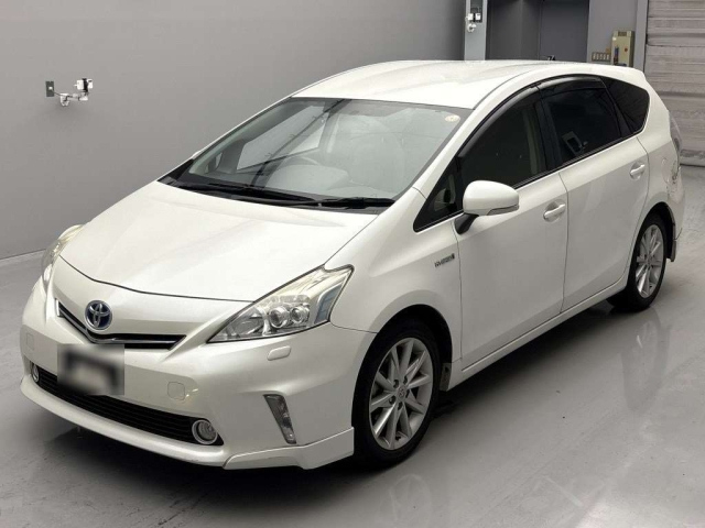 TOYOTA PRIUS ALPHA 2013
