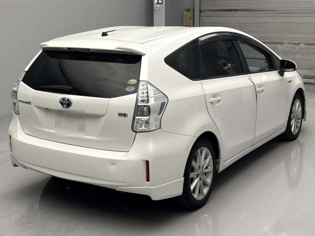 TOYOTA PRIUS ALPHA 2013