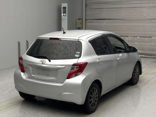TOYOTA VITZ 2015