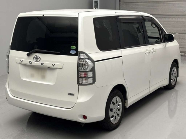 TOYOTA VOXY 2013