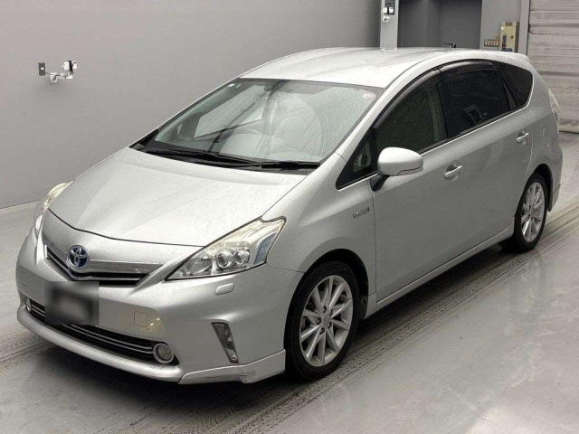 TOYOTA PRIUS ALPHA 2014