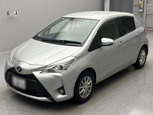 TOYOTA VITZ 2020