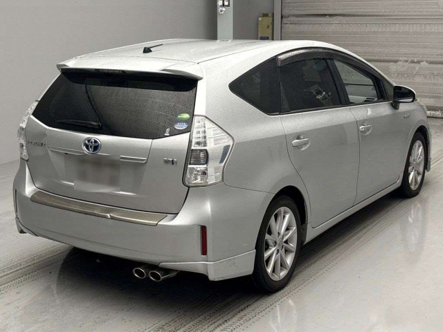 TOYOTA PRIUS ALPHA 2014