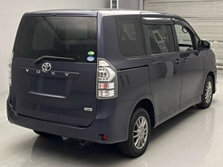 TOYOTA VOXY 2013