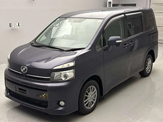 TOYOTA VOXY 2013