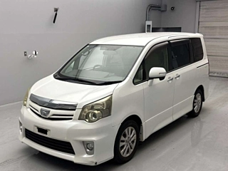 TOYOTA NOAH 2011