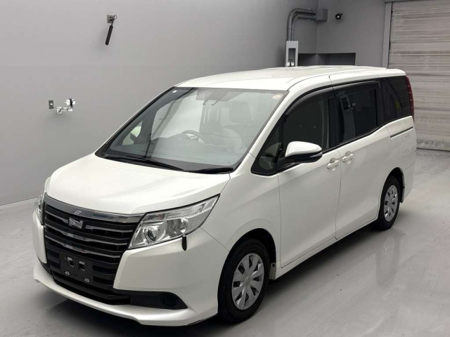 TOYOTA NOAH 2017