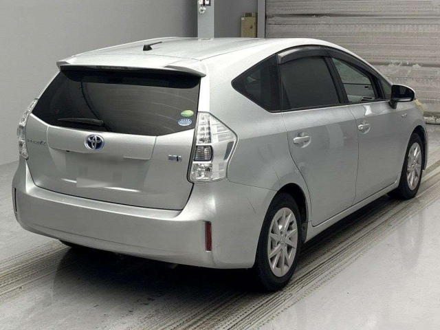 TOYOTA PRIUS ALPHA 2012