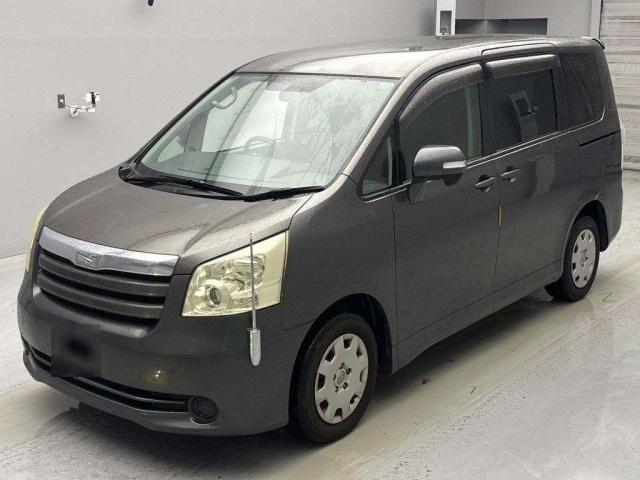 TOYOTA NOAH 2008