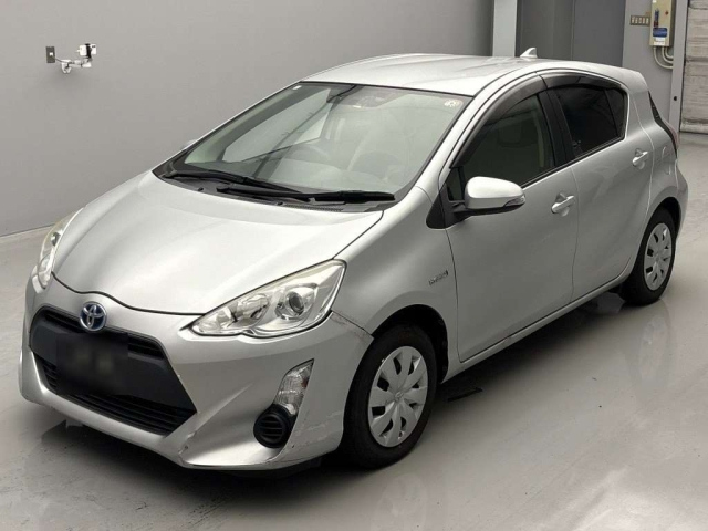 TOYOTA AQUA 2016