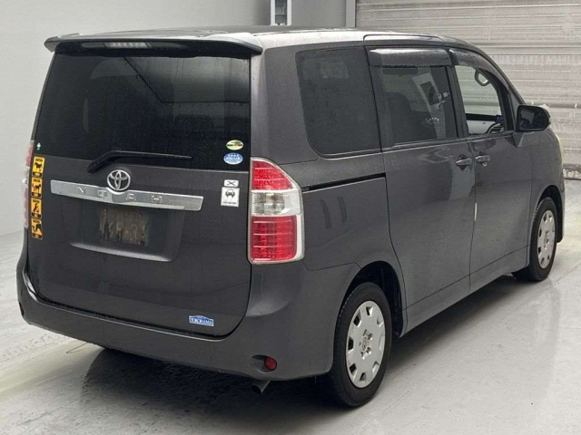 TOYOTA NOAH 2008