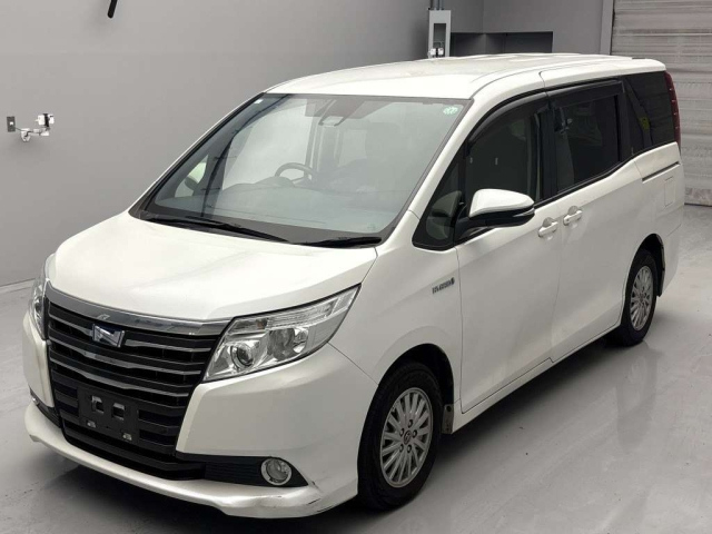 TOYOTA NOAH 2017