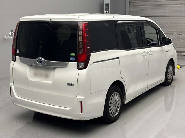 TOYOTA NOAH 2017