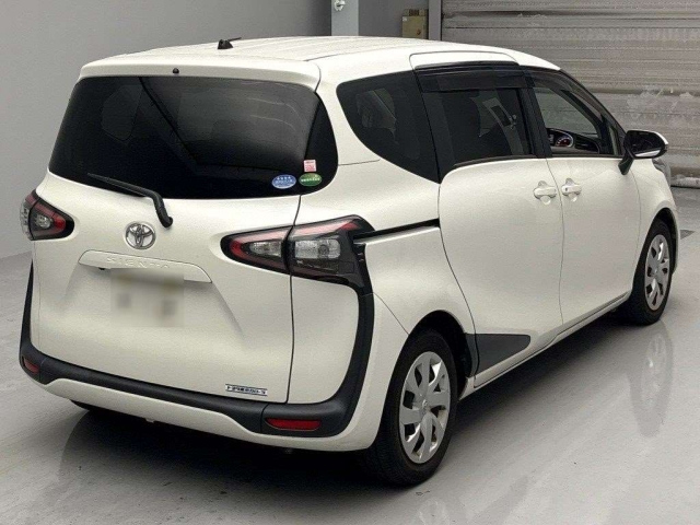 TOYOTA SIENTA 2016