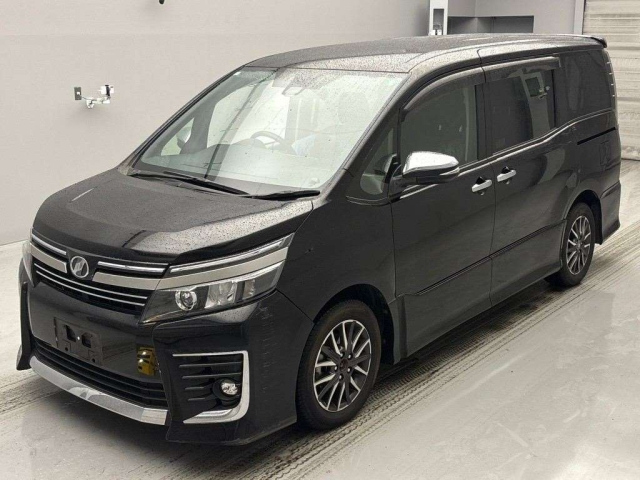 TOYOTA VOXY 2017