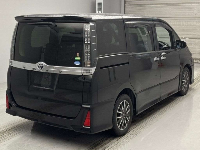 TOYOTA VOXY 2017