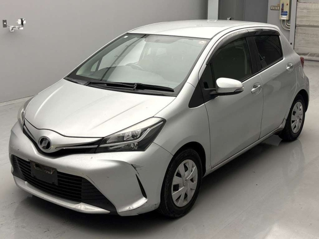 TOYOTA VITZ 2016