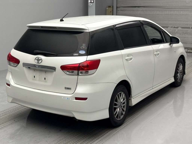 TOYOTA WISH 2010