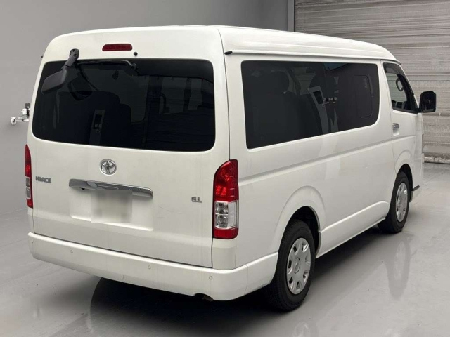 TOYOTA HIACE 2021