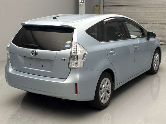 TOYOTA PRIUS ALPHA 2012
