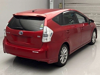 TOYOTA PRIUS ALPHA 2013