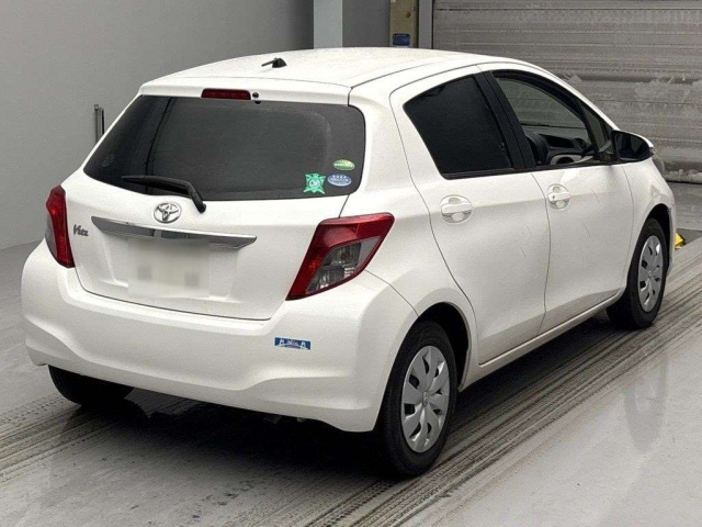 TOYOTA VITZ 2012