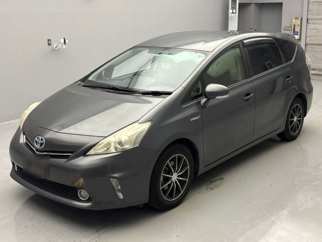 TOYOTA PRIUS ALPHA 2012