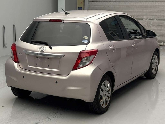 TOYOTA VITZ 2011