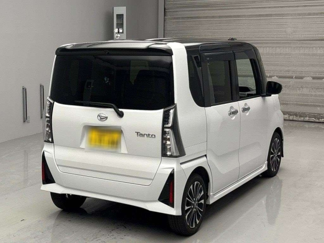 DAIHATSU TANTO 2023