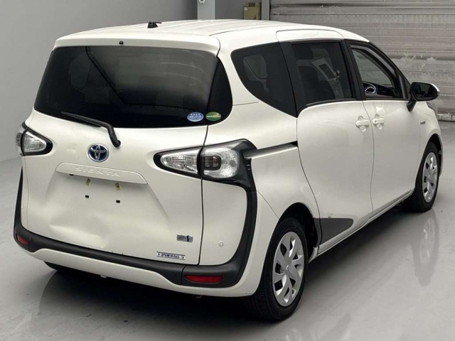 TOYOTA SIENTA 2015