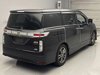 NISSAN ELGRAND 2011