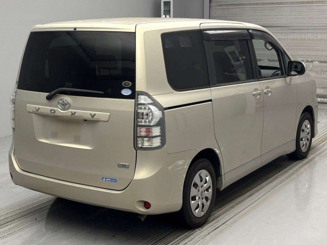 TOYOTA VOXY 2010