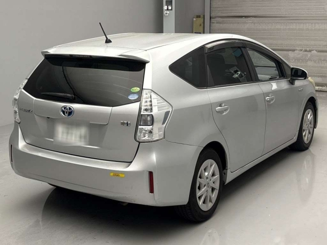 TOYOTA PRIUS ALPHA 2012