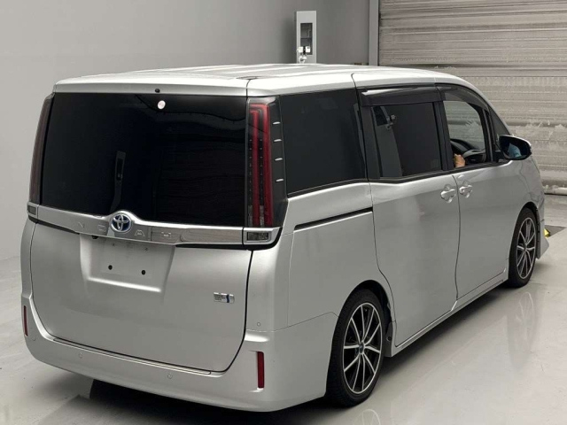 TOYOTA NOAH 2021