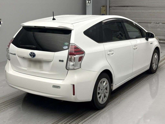 TOYOTA PRIUS ALPHA 2015