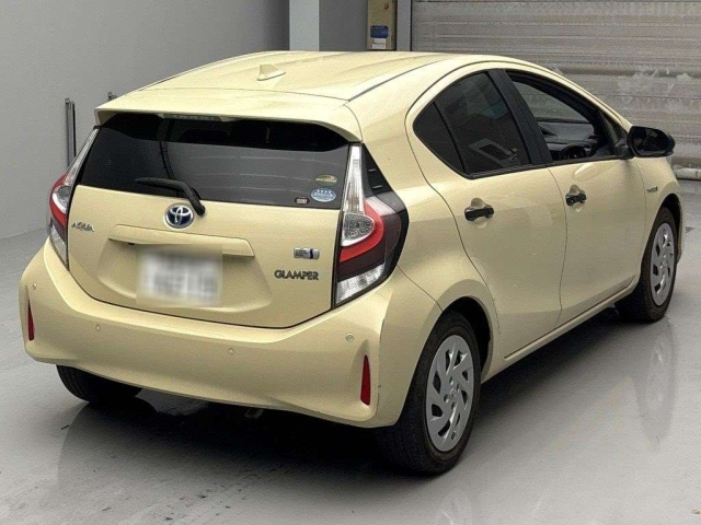 TOYOTA AQUA 2019