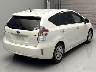 TOYOTA PRIUS ALPHA 2017