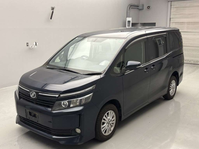 TOYOTA VOXY 2015